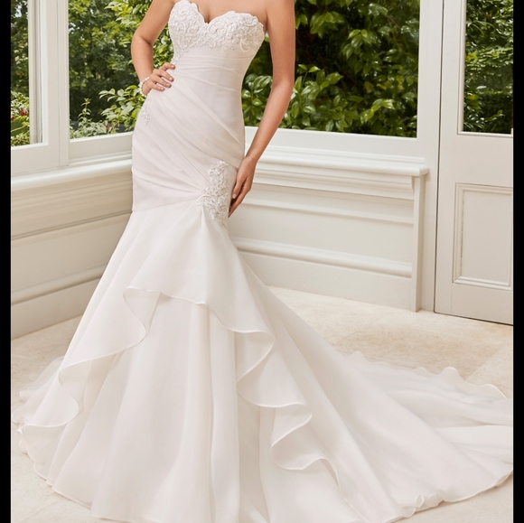 Wedding gown by - Picture 3 of 3